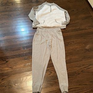 CuddlDuds - 2 piece fleece wear set. Grey & White